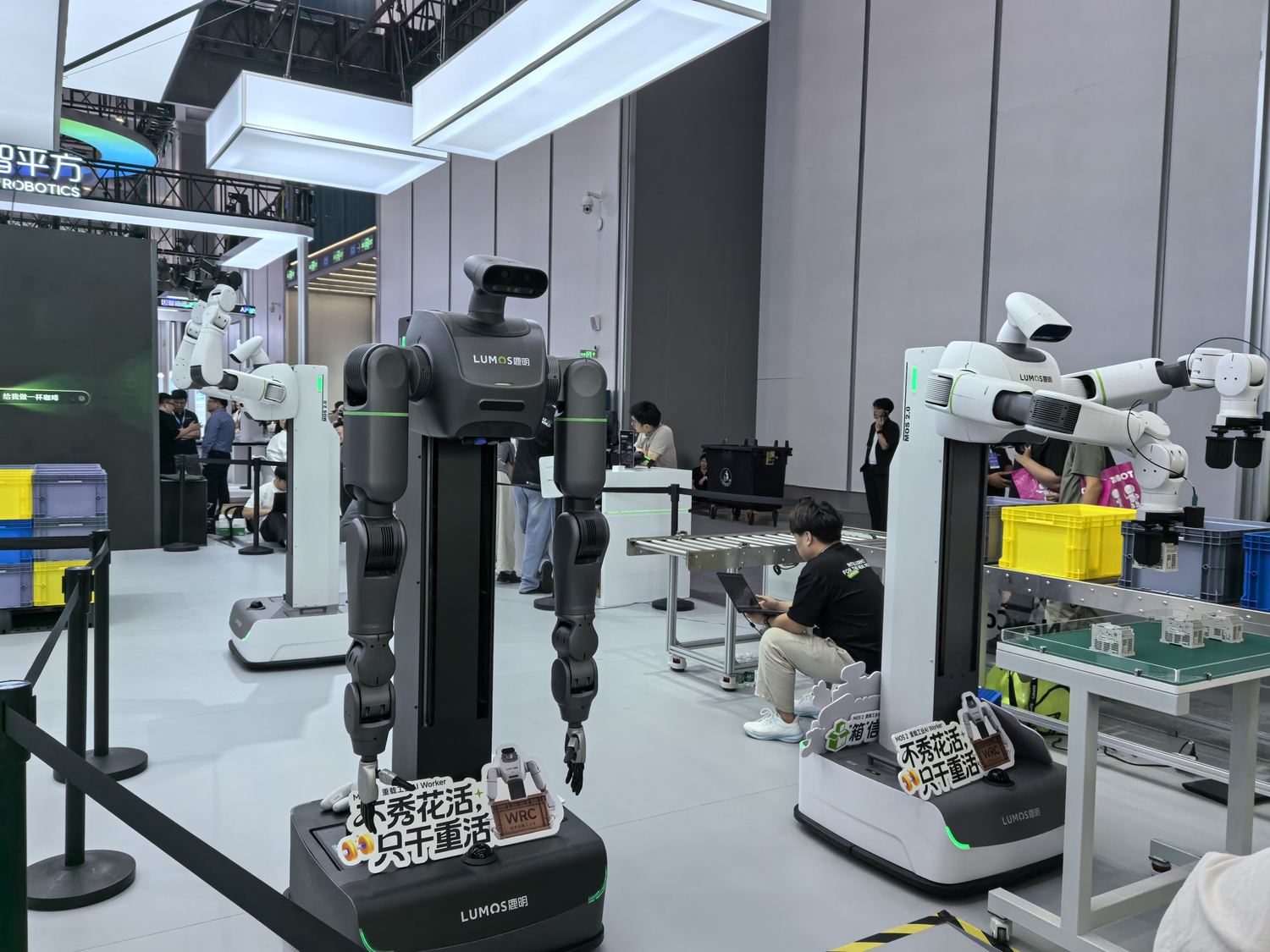 Roboter auf der World Robot Conference